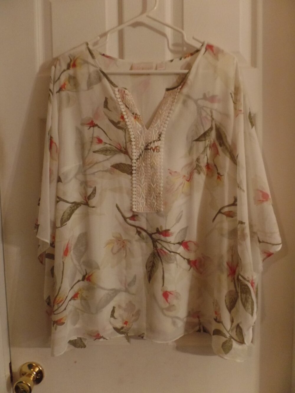 Belle by Kim Gravel XL 18 20 Magnolia Print Blouse CREAM Floral Neck Embroidered